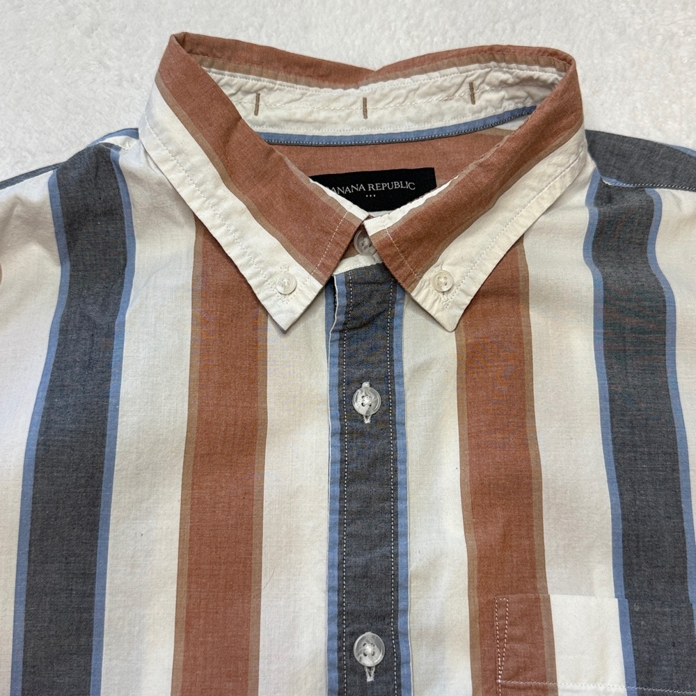 🔹Banana Republic striped short sleeve shirt - Picture 2 of 9